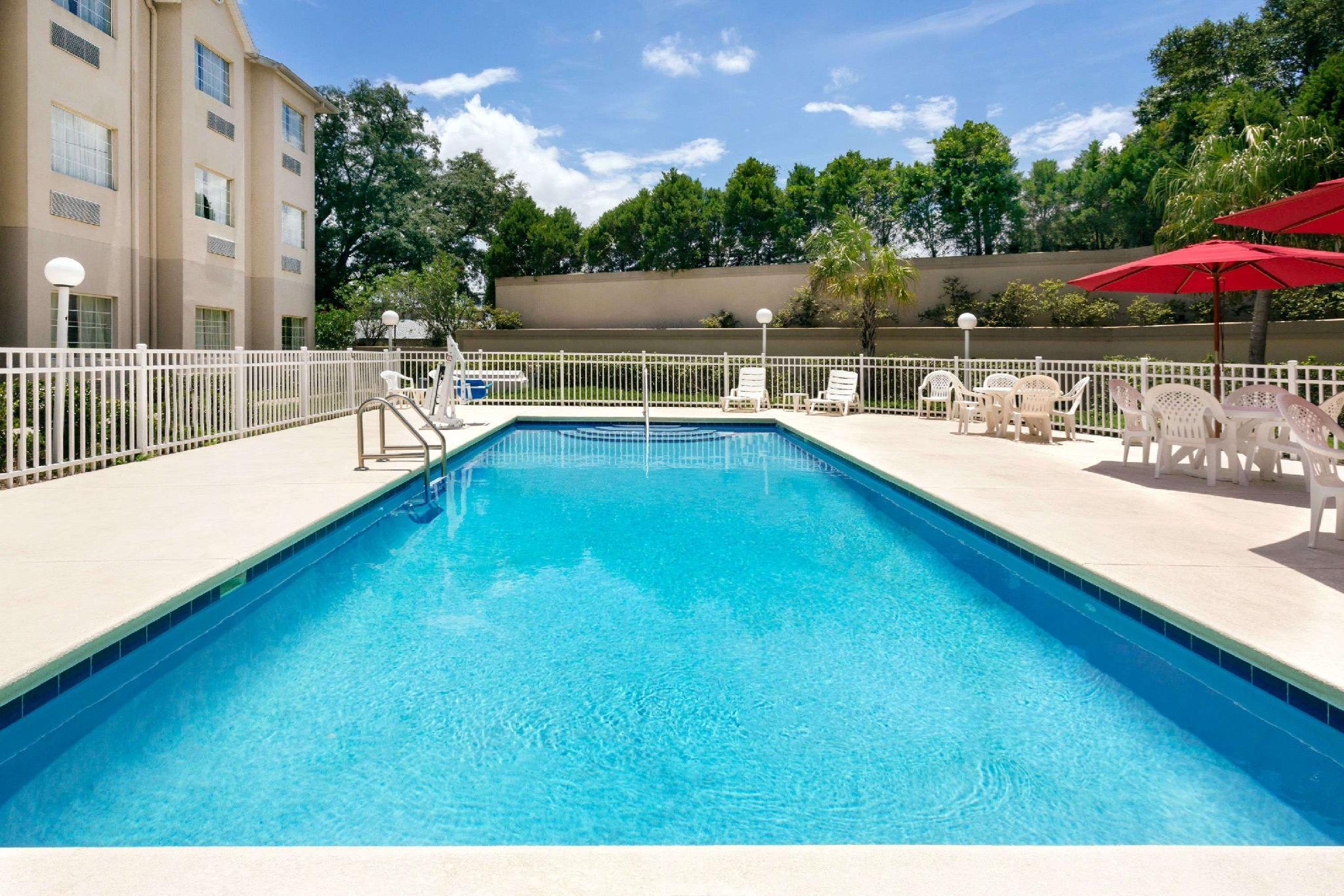 Microtel And By Wyndham - Lady Lake/