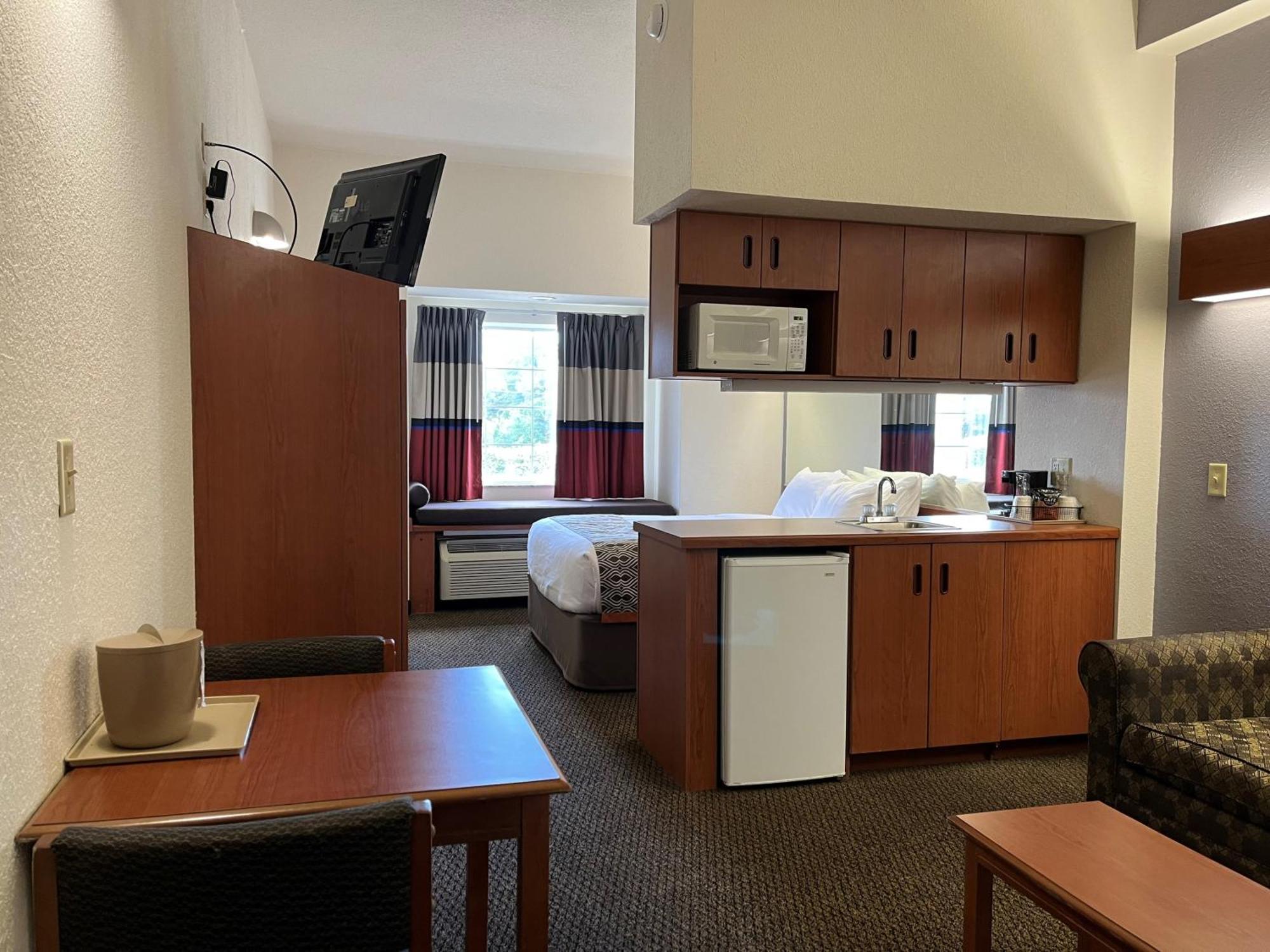 Microtel And By Wyndham - Lady Lake/ The Villages