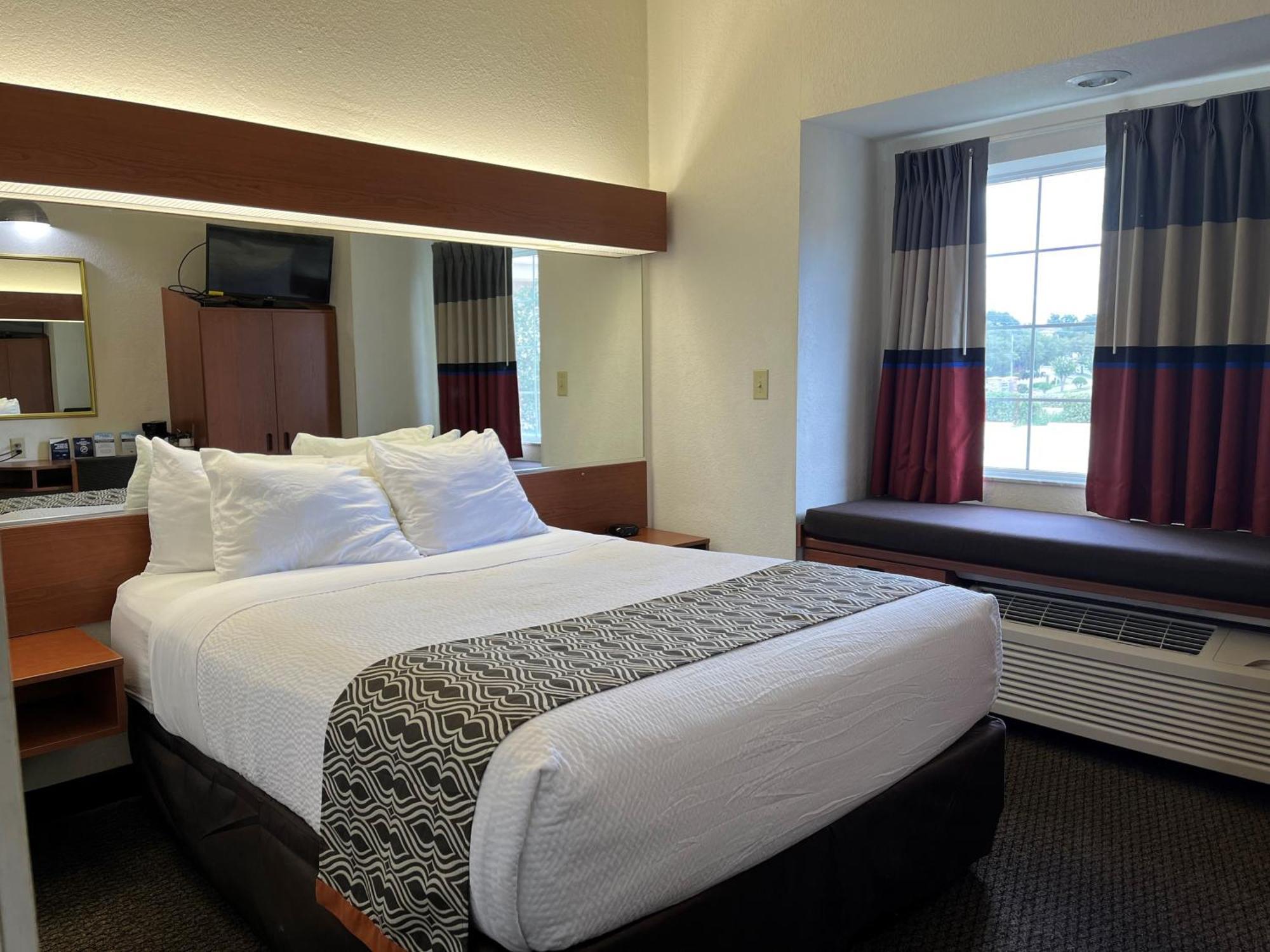 Microtel And By Wyndham - Lady Lake/ 2*