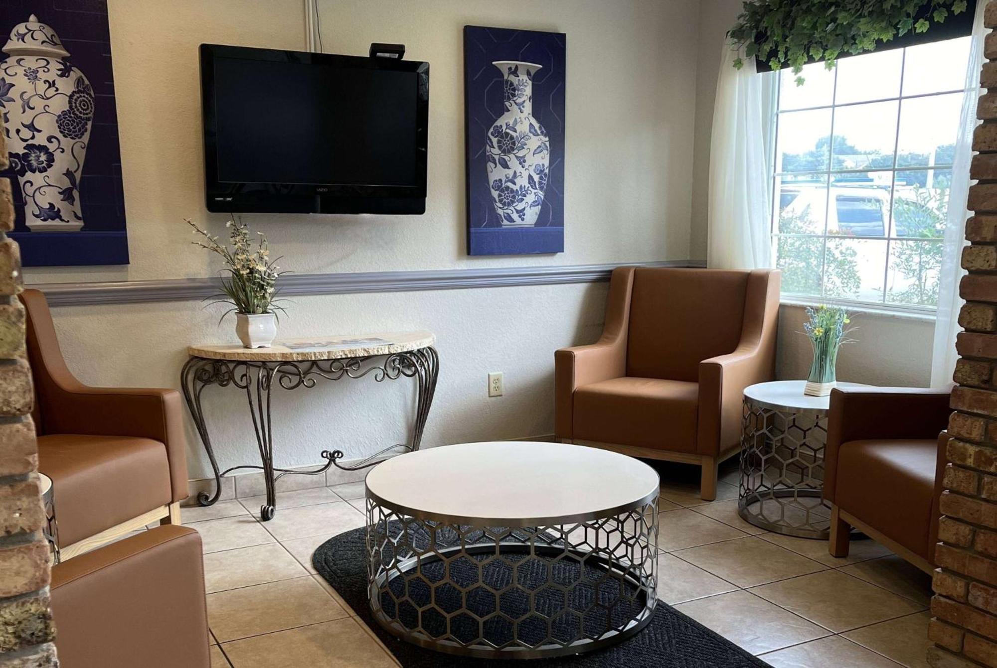 Microtel And By Wyndham - Lady Lake/ 2* The Villages
